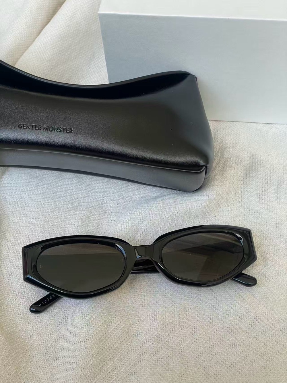 Gentle Monster Women's Black Cat-Eye Sunglasses